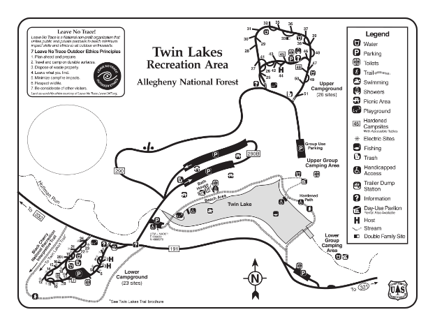Eine detaillierte Karte des Twin Lakes Freizeitgebiets, die Wanderwege, Sehenswürdigkeiten und Textinformationen zu Wegnamen, Besucherzahl und Distanzen anzeigt.