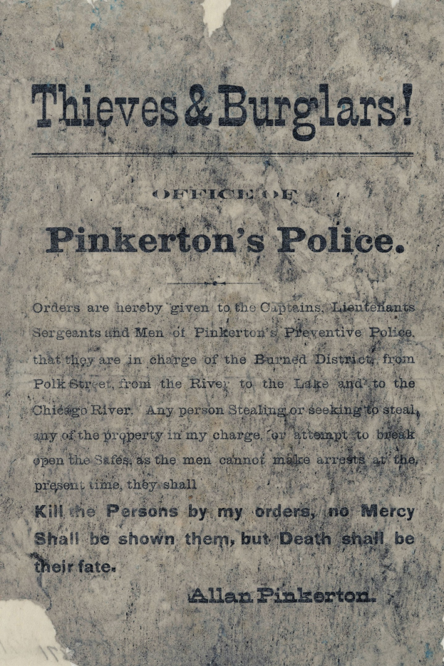 Ein Plakat mit fetter schwarzer Schrift, die den Text 'Diebe & Einbrecher Pinkertons Polizei' zeigt, auf einem weißen Hintergrund, eingerahmt von einem schmalen schwarzen Rand.