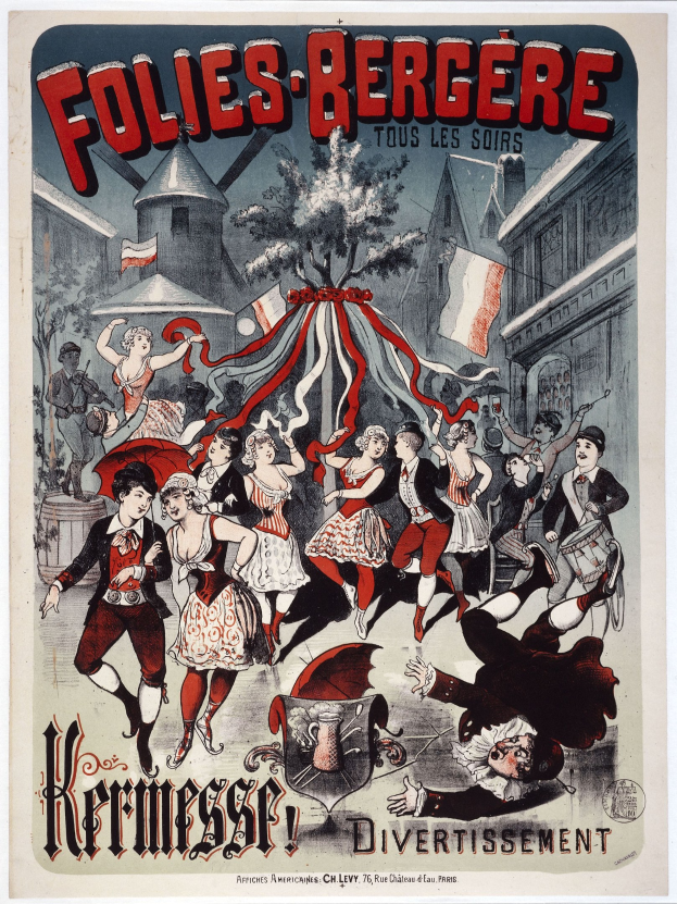 Plakat für das Folies-Bergère-Festival in Paris mit Tänzerinnen im Vordergrund, Gebäuden, Flaggen und einem Baum im Hintergrund sowie französischer Schrift über und unter dem Plakat.