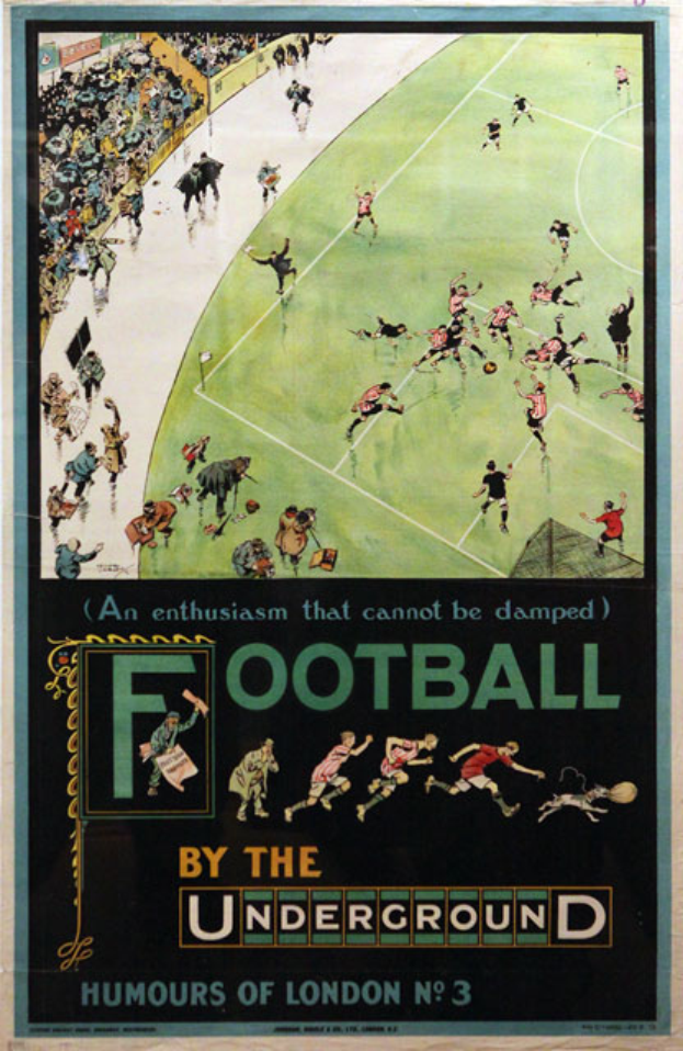 Ein Vintage-Plakat zeigt eine Menge, die ein Fußballspiel in einem Stadion beobachtet, mit dem Text "Football by the Underground - Humours of London No. 3" oben.