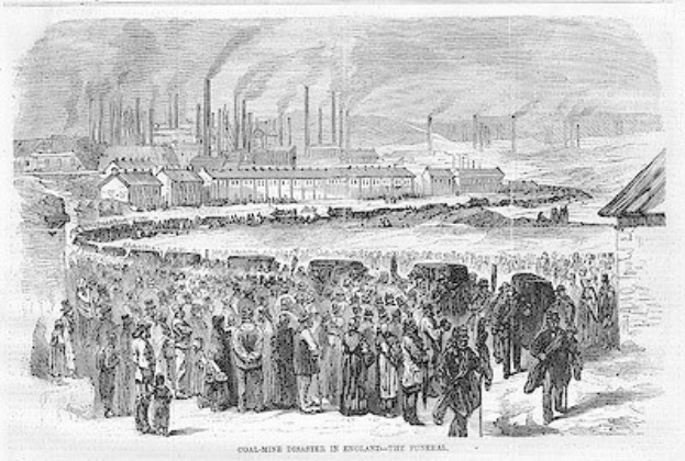 Schwarze und weiße Zeichnung von Menschen vor einer Fabrik mit Häusern und Rauch aus Schornsteinen, beschriftet mit "coal-mine disaster in England the final" unten.