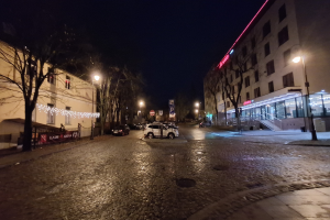 Nachtr├Ąglicher Crash: War es ein Stadtstra├čenrennen im Herzen der Stadt?