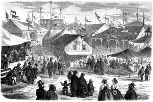 Eine Schwarz-Weiß-Zeichnung eines pulsierenden viktorianischen Volksfestes in London, England, mit einer Menge Menschen, Zelten, Gebäuden, Fahnen und Pfählen unter einem Himmel.