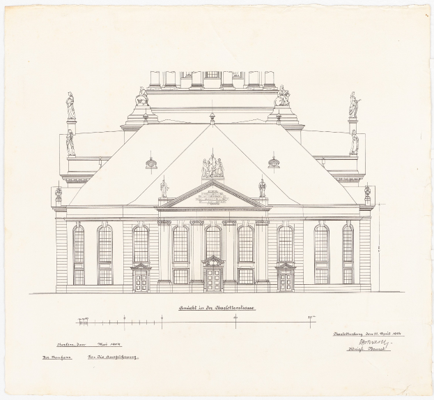 Ein detailliertes Strichbild der Schlosshof-Gebäudefassade in Dresden, Deutschland, mit zahlreichen Fenstern und dekorativen Statuen, gezeichnet auf Papier mit begleitendem Text.