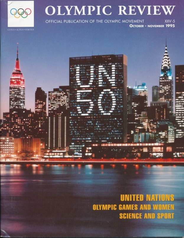 Buch mit dem Titel "Olympische Spiele - Offizielle Publikation der Olympischen Bewegung" mit einer Stadtansicht auf dem Cover, das auf einer flachen Oberfläche liegt.