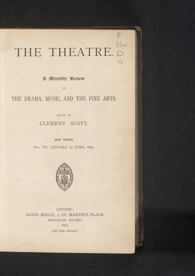 Offenes Buch mit dem Titel "Theater: Ein monatlicher Überblick über das Drama, die Musik und die schönen Künste", das eine Seite mit Text und einem Logo zeigt.