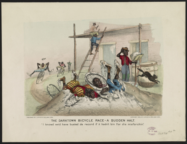 Plakat zeigt chaotische Szene aus "The Darktown Bicycle Race - A Sudden Halt", bei der Radfahrer mitten im Rennen stoppen, Zuschauer auf Leitern, ein Gebäude, Fässer und andere Gegenstände im Hintergrund zu sehen sind.