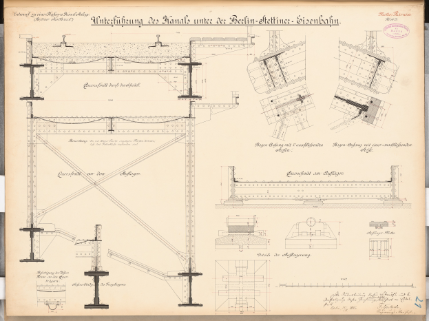 Ein detaillierter architektonischer Plan der Berlin-Sienbahnbrücke mit Entwürfen, Texten und strukturellen Details.
