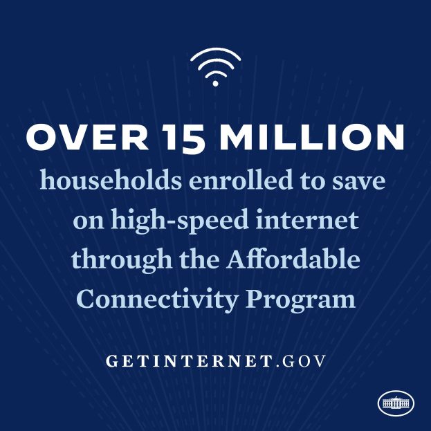 Plakat, das das erschwingliche Verbindungsprogramm bewirbt, mit Text, der besagt, dass über 15 Millionen Haushalte eingeschrieben sind, um bei High-Speed-Internet zu sparen, und einem Programm-Logo.